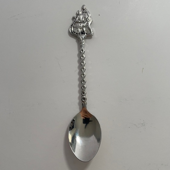 Spoon Sleigh and Riders Collectable - Picture 3 of 9